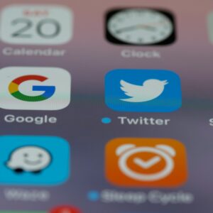 iphone screen showing icons with icons
